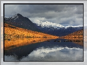 Jesień, Jezioro Jack London Lake, Góry Kołymskie, Drzewa, Magadan, Rosja