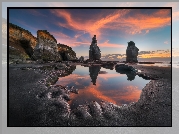 Nowa Zelandia, Region Taranaki, Tongaporutu, Plaża, Skały, Zachód słońca