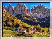 Włochy, Dolina Val di Funes, Wieś Santa Maddalena, Dolomity, Góry, Lasy, Drzewa, Domy, Kościół
