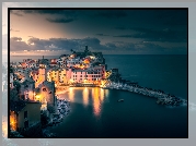 Vernazza, Cinque Terre, Włochy, Domy, Światła, Morze