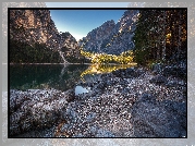 Włochy, Dolomity, Tyrol Południowy, Jezioro Pragser Wildsee, Góry,  Las