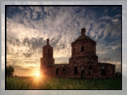 Budynek, Cerkiew, Ruiny, Promienie słońca, Chmury