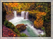 Rzeka White Salmon River, Wodospad Spirit Falls, Rezerwat przyrody Columbia River Gorge, Drzewa, Krzewy, Skały, Jesień, Oregon, Stany Zjednoczone