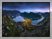 Góry, Zatoka Kotorska, Rzeka, Czarnogóra, Drzewo, Noc, Światła, Kamienie, Roślinność