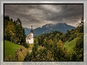 Niemcy, Bawaria, Berchtesgaden, Kościół, Sanktuarium Maria Gern, Góry, Alpy Salzburskie, Lasy, Drzewa, Droga, Ogrodzenie, Ciemne, Chmury