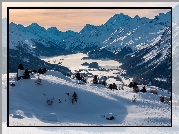 Zima, Drzewa, Zaspy, Góry, Dolina, Dolina Engadyna, Kanton Gryzonia, Szwajcaria