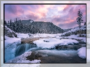 Elbow Falls, Rzeka Elbow, Zima, Lód, Góry, Drzewa, Zachód słońca, Prowincja Alberta, Kanada