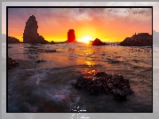 Skały, Morze, Ocean Spokojny, Zachód słońca, Miejscowość Cannon Beach, Stan Oregon, Stany Zjednoczone