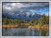 Góry, Jezioro, Herbert Lake, Most, Drzewa, Park Narodowy Banff, Prowincja Alberta, Kanada