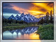 Stany Zjednoczone, Stan Wyoming, Park Narodowy Grand Teton, Góry, Teton Range, Jezioro, Las, Drzewa, Zachód słońca