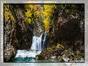 Hiszpania, Aragonia, Pireneje, Wodospad, Rzeka, Río Arazas, Rezerwat przyrody, Cascada de la Cueva, Skały, Kamienie, Drzewa, Jesień