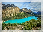 Park Narodowy Banff, Jezioro, Peyto Lake, Skały, Góry, Las, Drzewa, Chmury, Prowincja Alberta, Kanada