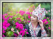 Kobieta, Tradycyjny strój, Kwiaty, Bugenwilla
