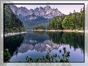 Góry, Alpy Bawarskie, Szczyt Zugspitze, Jezioro Eibsee, Drzewa, Odbicie, Bawaria, Niemcy