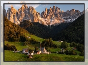 Włochy, Dolina, Val di Funes, Wieś, Santa Maddalena, Góry, Dolomity, Lasy, Drzewa, Domy, Kościół