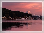 Port, Przystań, Żaglówki, Jezioro, Zatoka Gig Harbor, Góra, Mount Rainier, Drzewa, Zachód słońca, Stan Waszyngton, Stany Zjednoczone