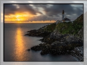 Latarnia morska, Latarnia morska, Douglas Lighthouse, Skały, Morze Irlandzkie, Wschód słońca, Wyspa Man, Wielka Brytania