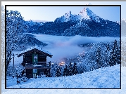 Niemcy, Bawaria, Gmina Berchtesgaden, Park Narodowy Berchtesgaden, Góry, Alpy Berchtesgadeńskie, Góra Watzmann, Zima, Mgła, Drzewa, Dom