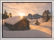 Włochy, Płaskowyż Seiser Alm, Dolina, Val Gardena, Dolomity, Góry Sassolungo, Drewniane, Domki, Drzewa, Zima, Wschód słońca