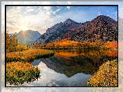 Jezioro, North Lake, Góry, Sierra Nevada, Trawy, Pożółkłe, Drzewa, Jesień, Obłoki, Promienie słońca, Kalifornia, Stany Zjednoczone