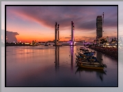 Rzeka Terengganu, Wschód słońca, Most zwodzony, Terengganu Drawbridge, Łódki, Kuala Terengganu, Malezja