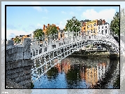 Rzeka Liffey, Domy, Most, Hapenny Bridge, Dublin, Irlandia