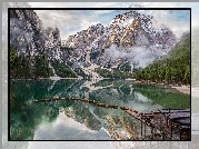 Włochy, Jezioro, Pragser Wildsee, Lago di Braies, Góry, Dolomity, Domek, Łódki, Chmury