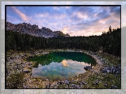 Jezioro, Lago di Carezza, Góry, Dolomity, Alpy, Las, Drzewa, Chmury, Odbicie, Południowy Tyrol, Włochy