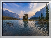 Kanada, Park Narodowy Jasper, Jezioro, Maligne Lake, Góry, Drzewa, Lasy