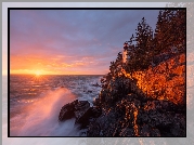 Park Narodowy Acadia, Latarnia morska, Bass Harbor Head Light, Morze, Skały, Drzewa, Zachód słońca, Stan Maine, Stany Zjednoczone