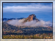 Stany Zjednoczone, Arizona, Prescott, Góra, Thumb Butte, Mgła, Drzewa