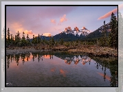 Kanada, Alberta, Canmore, Góry, Canadian Rockies, Góra, Three Sisters, Rzeka, Bow River, Drzewa