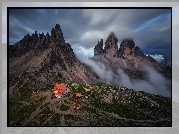 Włochy, Góry, Dolomity, Domy, Chmury, Zmierzch, Schronisko, Szczyty Tre Cime di Lavaredo, Chmury