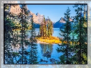 Kanada, Park Narodowy Jasper, Góry, Jezioro Maligne Lake, Wyspa Spirit Island, Drzewa, Alberta