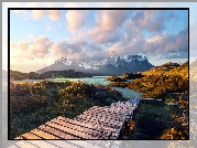 Chile, Patagonia, Park Narodowy Torres del Paine, Góry, Torres del Paine, Jezioro, Schody, Roślinność, Chmury