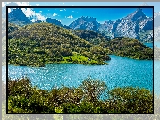 Hiszpania, Jezioro Embalse, Drzewa, Góry, Picos de Europa
